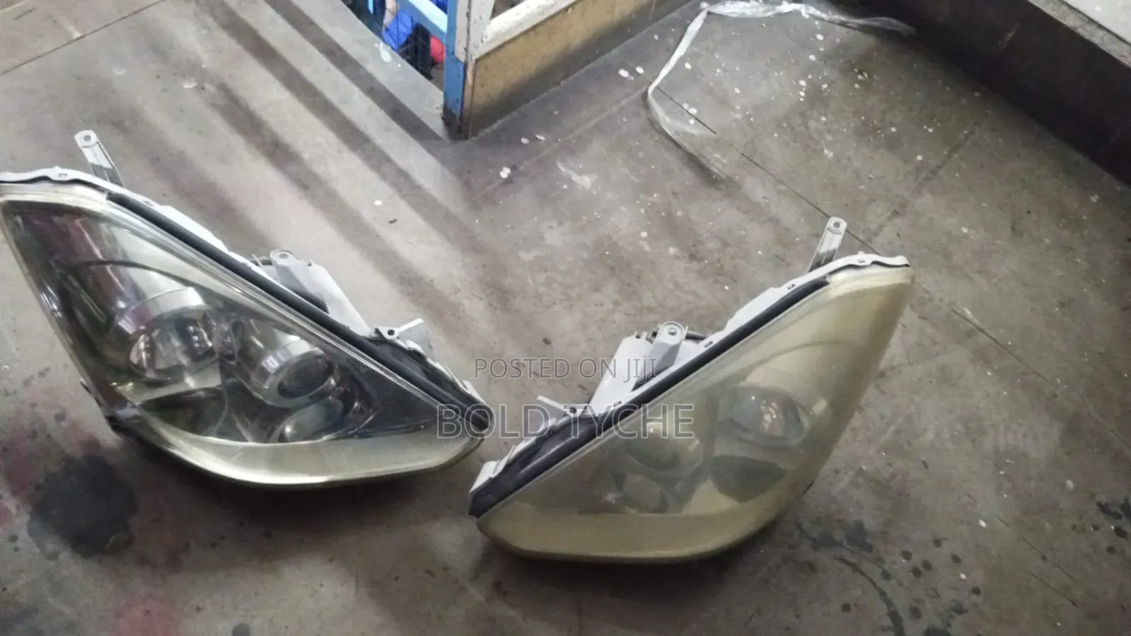 Toyota Caldina Headlight