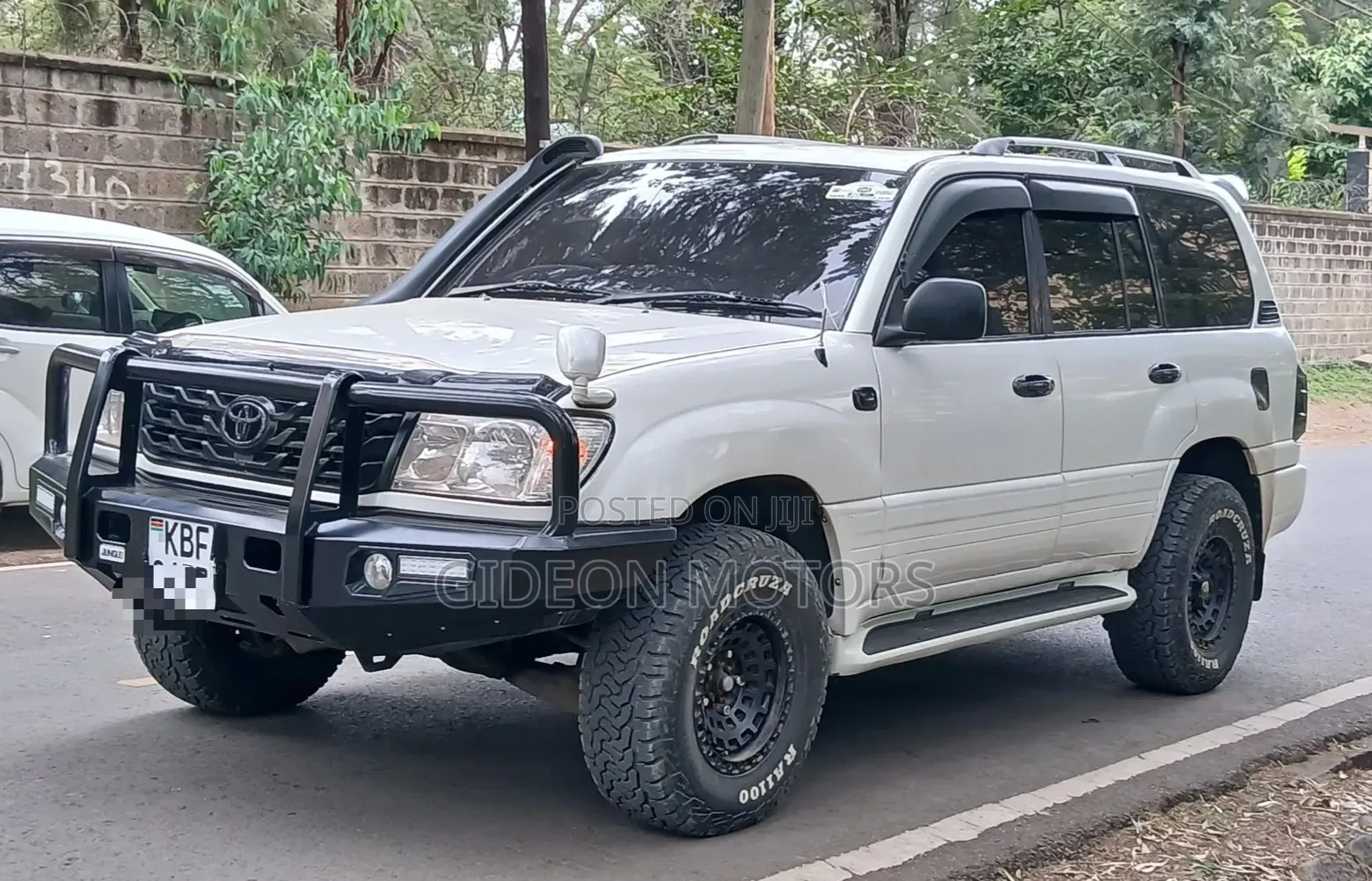 Toyota Land Cruiser 2001 White