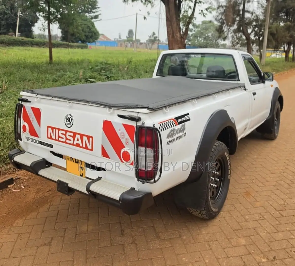 Nissan Hardbody 2009 White