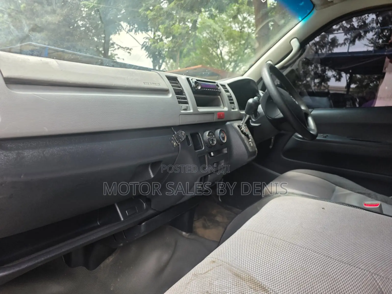 Toyota HiAce 2005 White