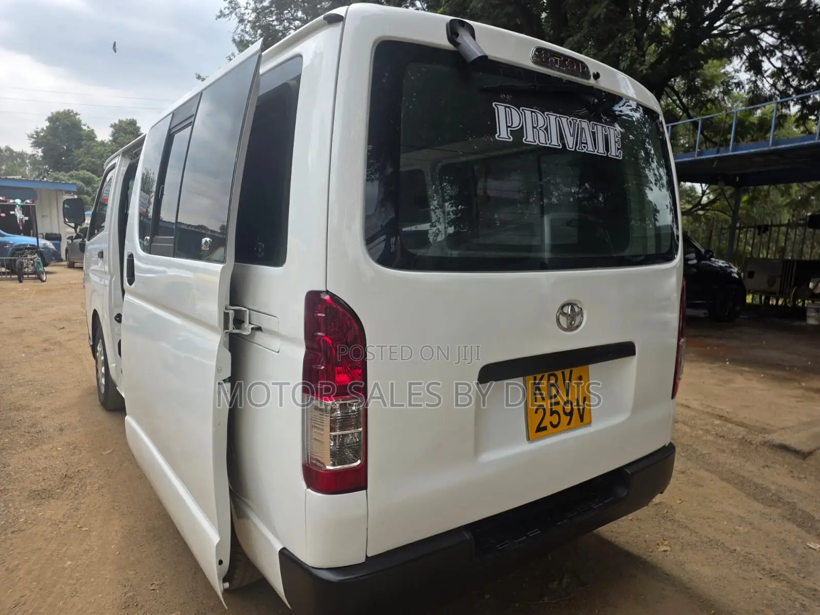 Toyota HiAce 2005 White