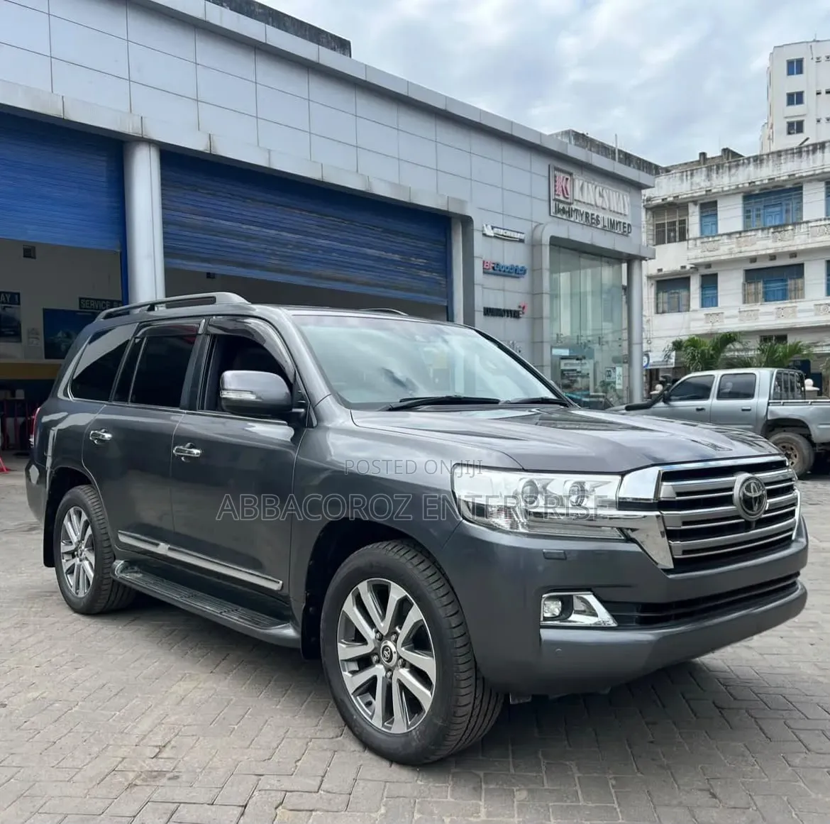 Toyota Land Cruiser 4.6 V8 ZX 2019 Gray