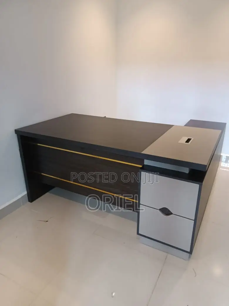 Office Desk : Modern Executive Office Desk- 1.8m