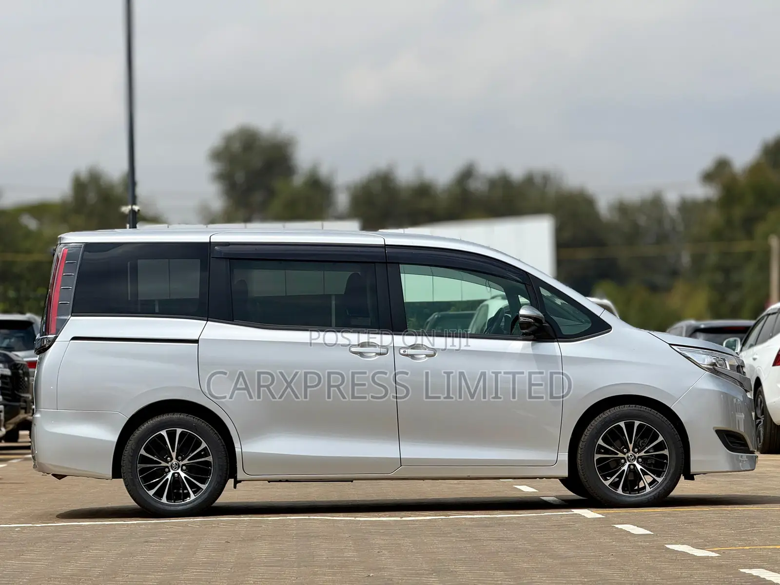 Toyota Noah 2.0 FWD (7 Seater) 2019