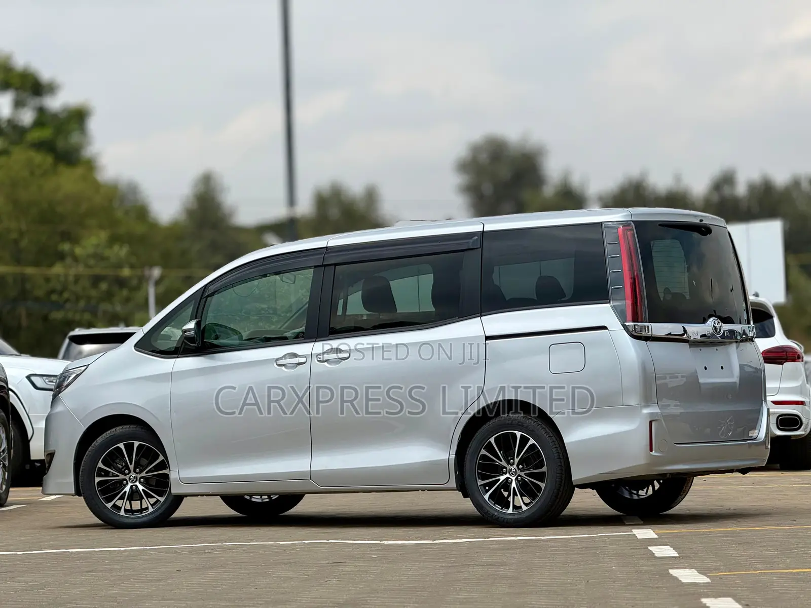 Toyota Noah 2.0 FWD (7 Seater) 2019