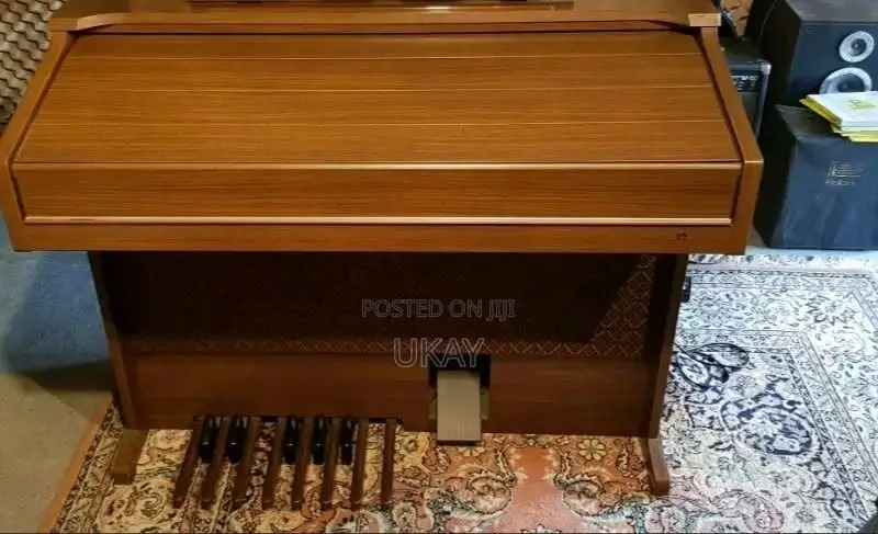 Yamaha Electone B-55n Electric Organ.