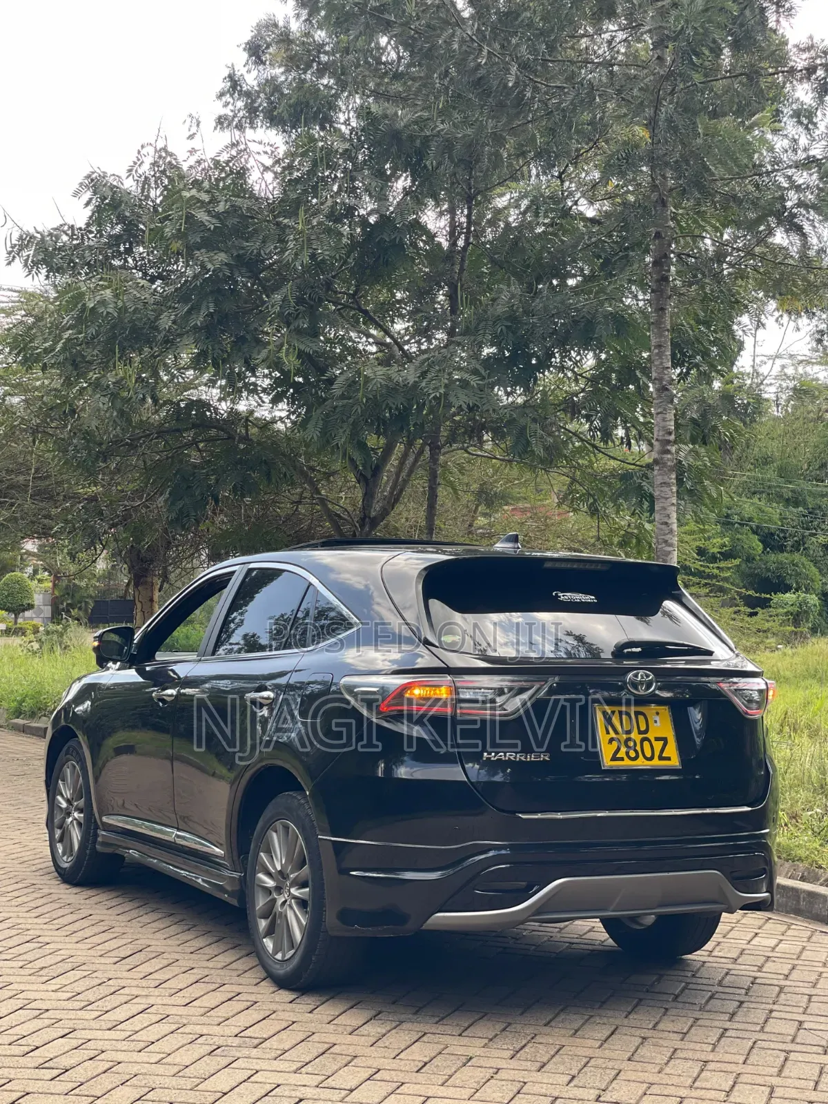 Toyota Harrier 2.0 2014 Black