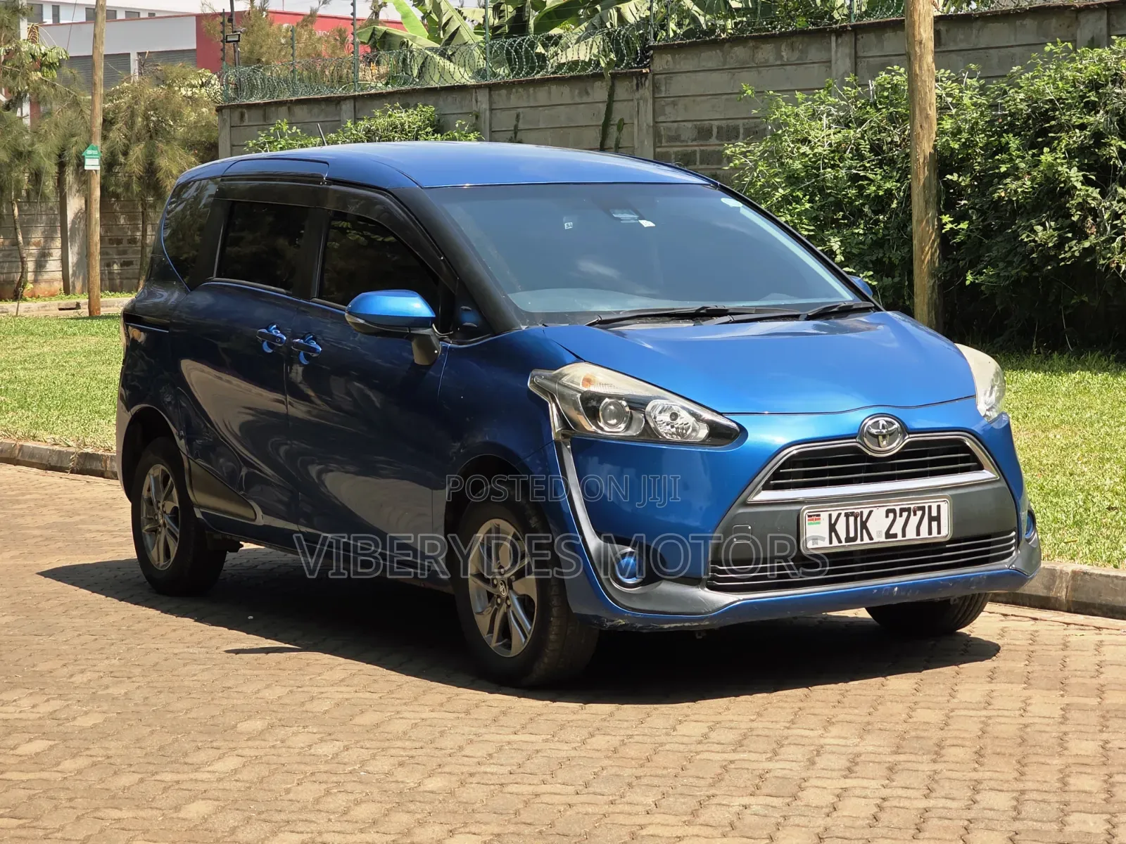 Toyota Sienta 2015