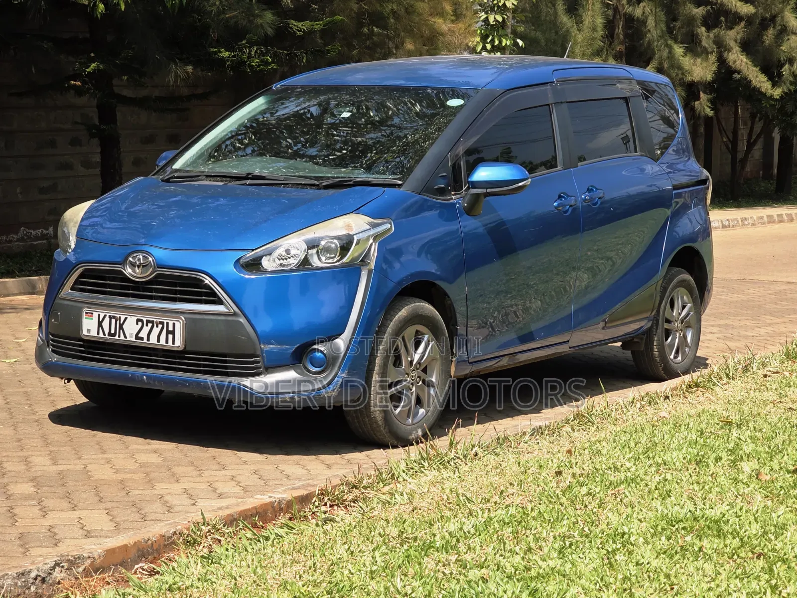 Toyota Sienta 2015