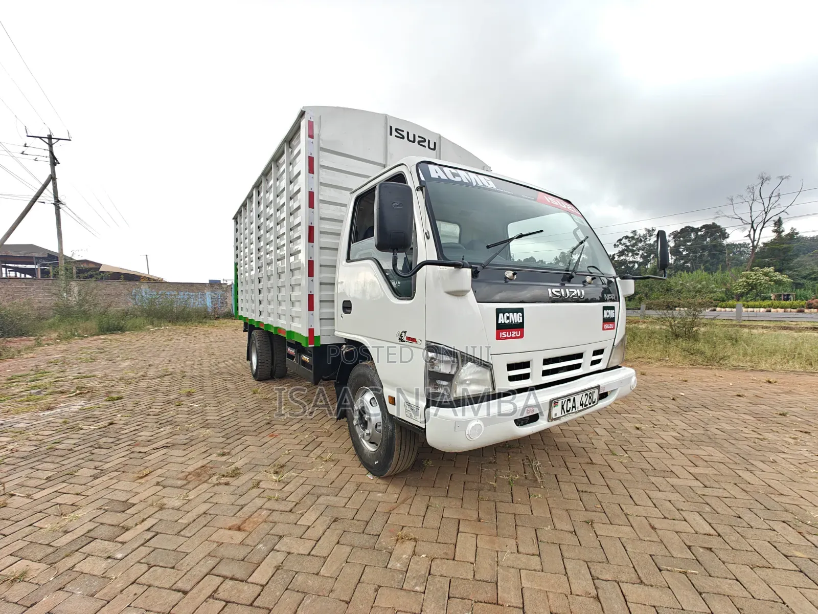 Isuzu Truck 2014 White