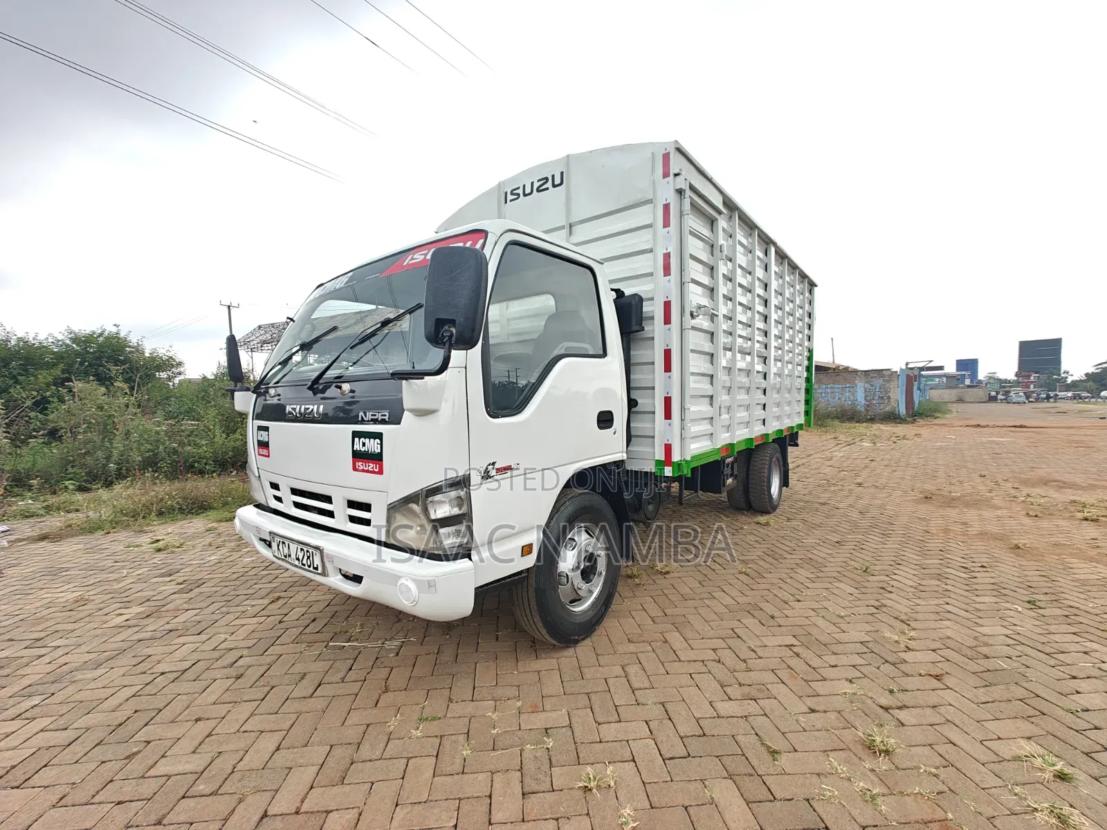 Isuzu Truck 2014 White