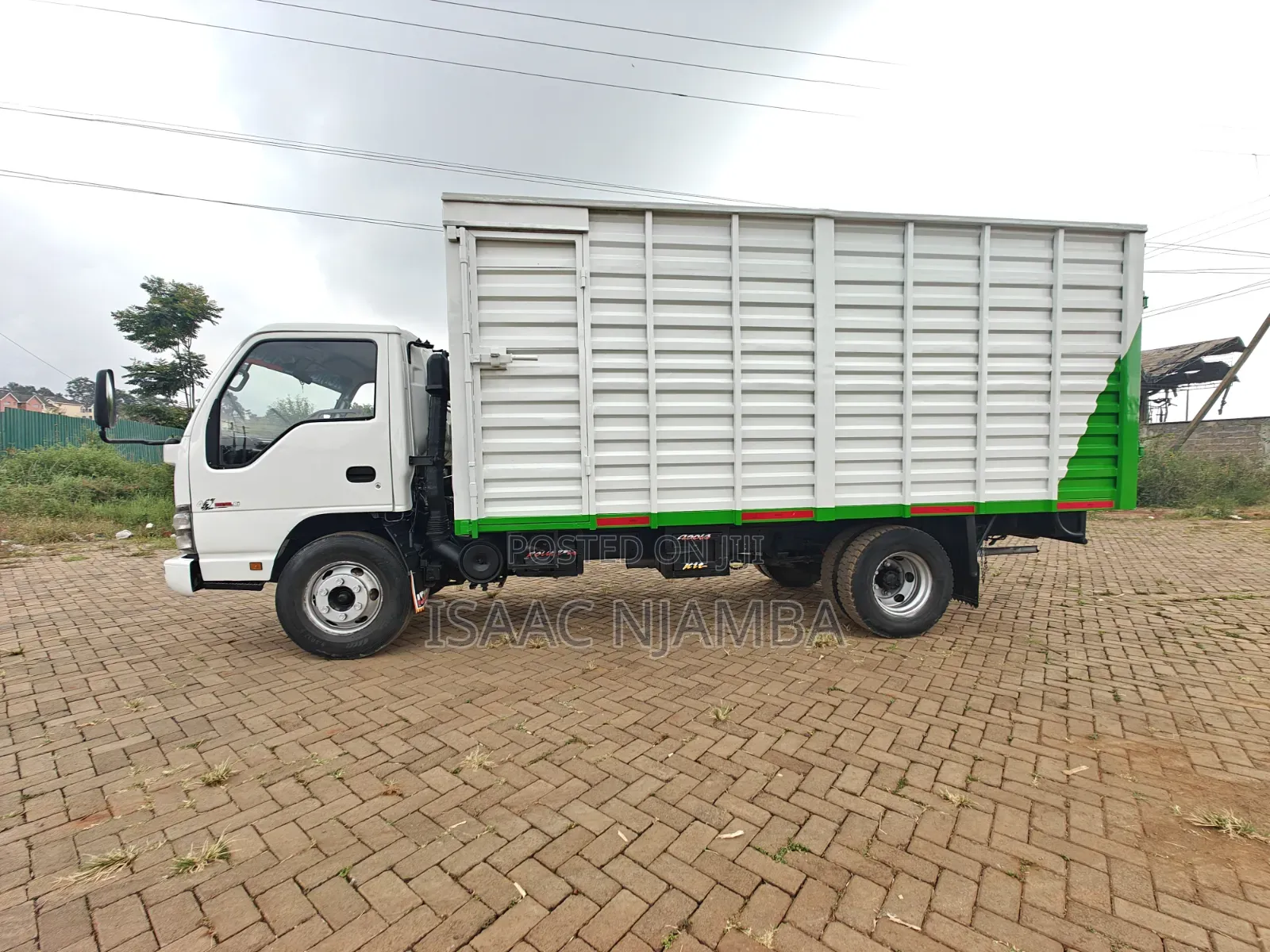 Isuzu Truck 2014 White