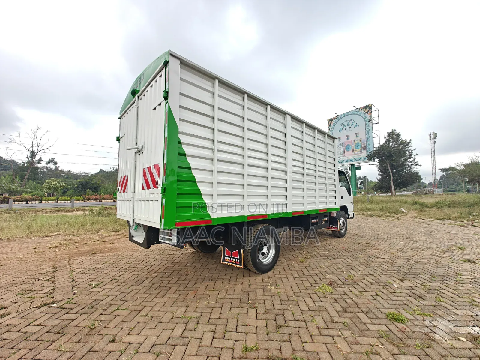 Isuzu Truck 2014 White