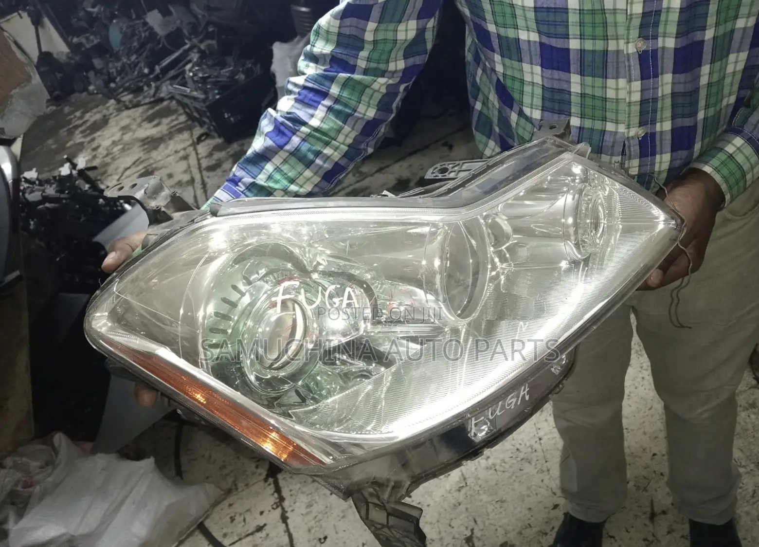 Headlight Nissan Fuga