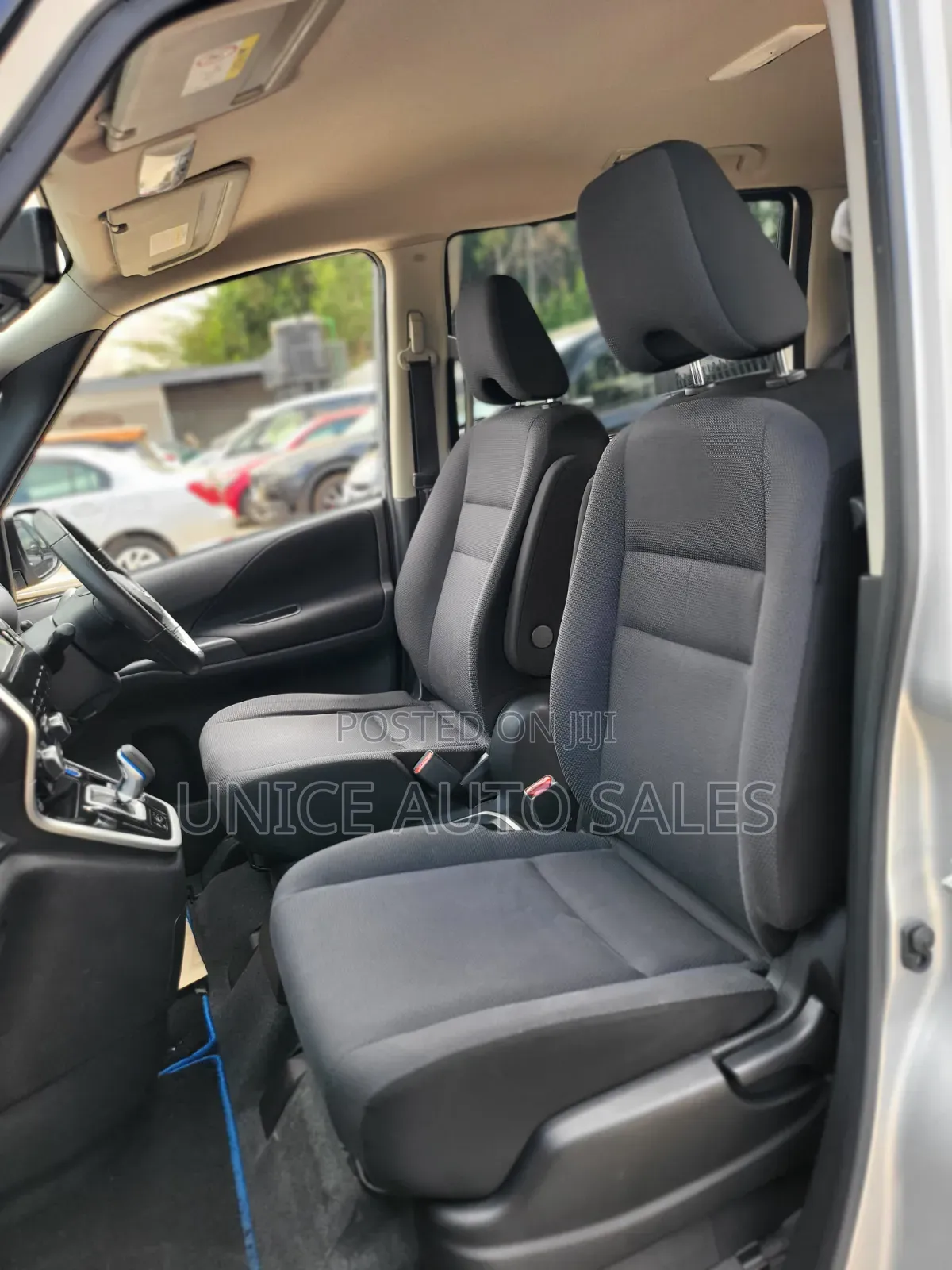 Nissan Serena 2019 Silver