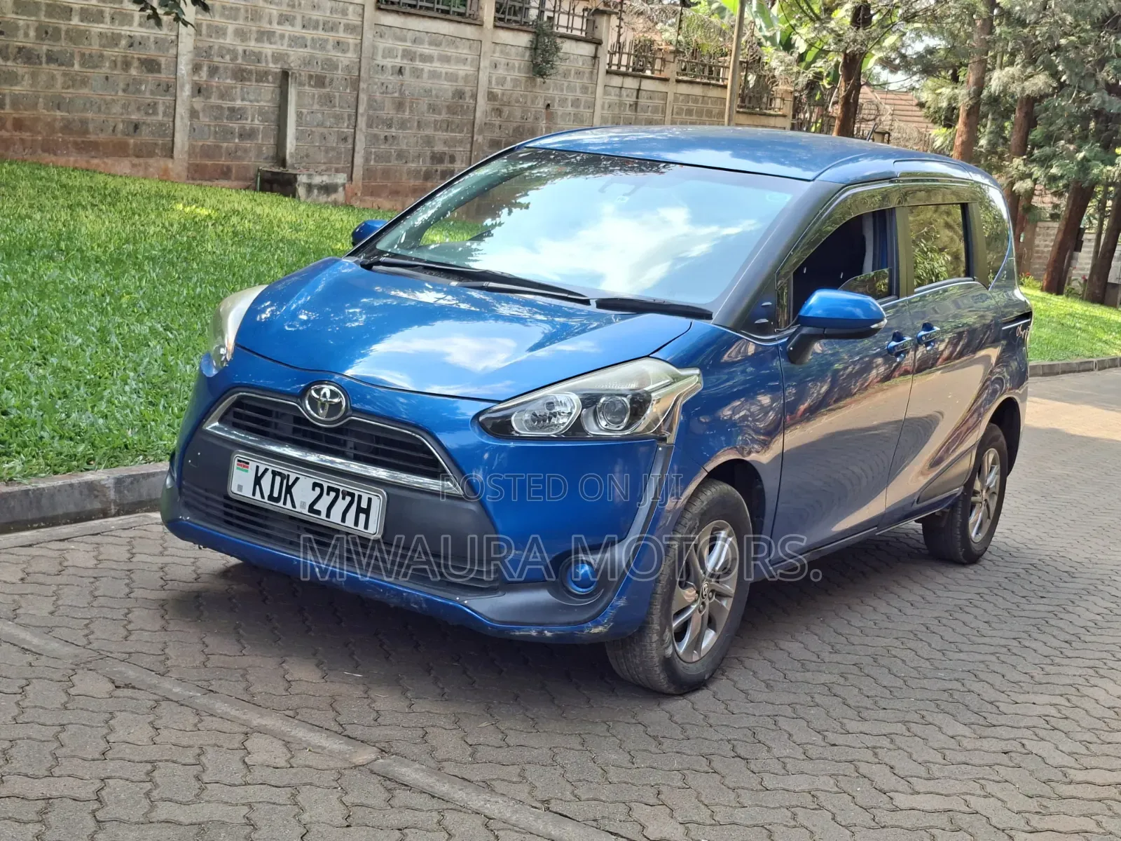 Toyota Sienta 2016 Blue