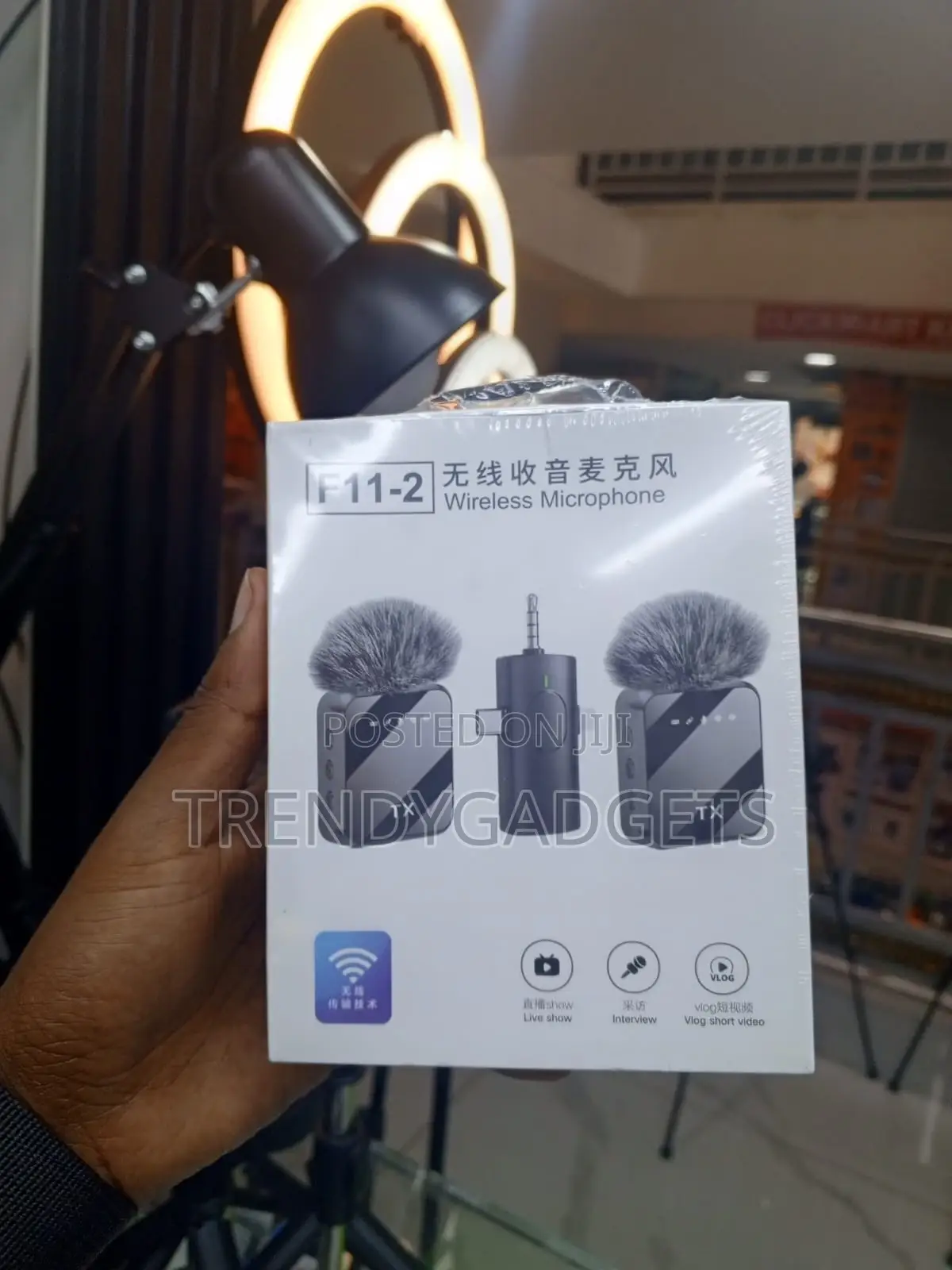 F11-2 Clip-on Microphone for Vlogging Interviews Streaming
