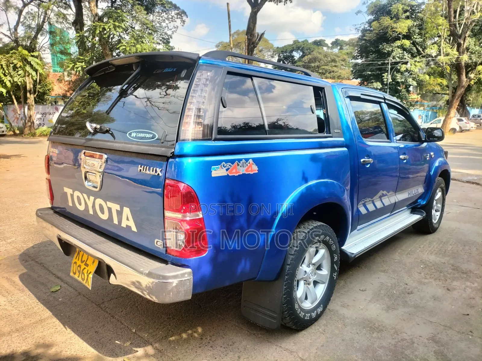Toyota Hilux 2010 Blue