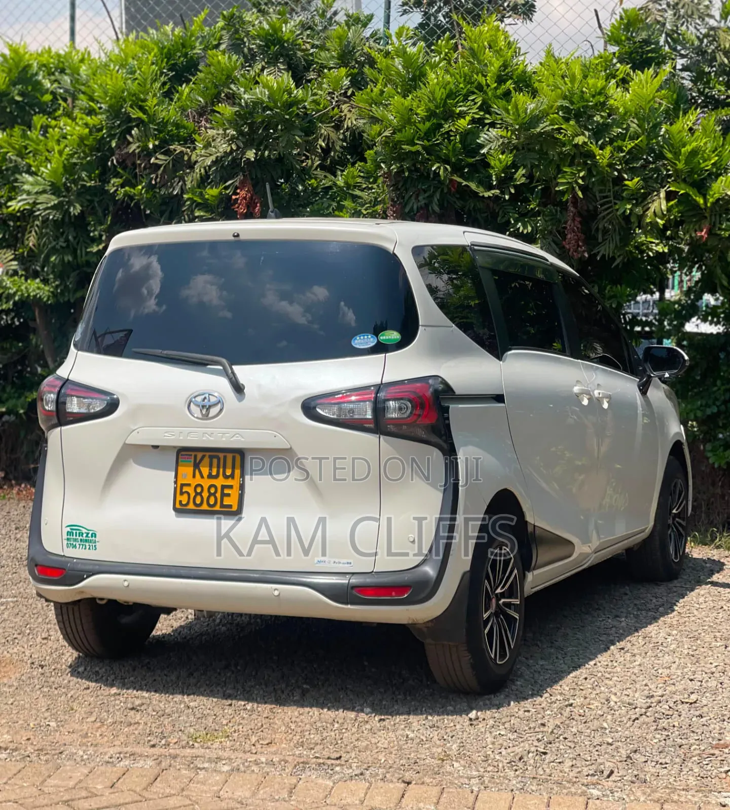 Toyota Sienta 2020 Off white
