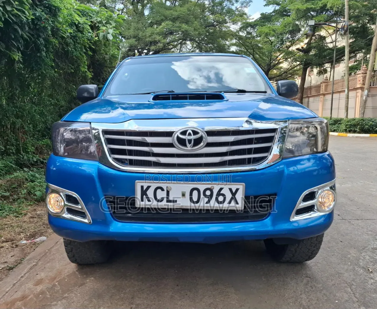 Toyota Hilux 2010 Blue