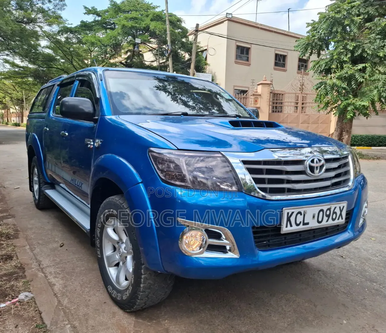 Toyota Hilux 2010 Blue