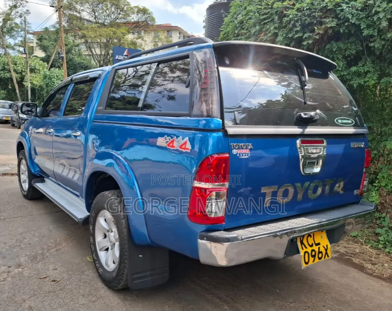 Toyota Hilux 2010 Blue