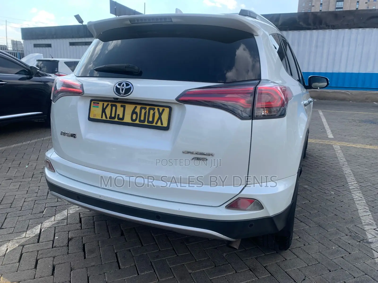 Toyota RAV4 XLE 4dr SUV AWD (2.5L 4cyl 6A) 2015 White