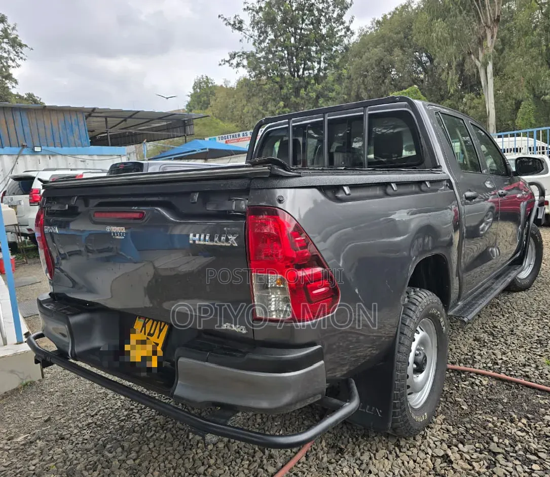 Toyota Hilux 2021 Gray