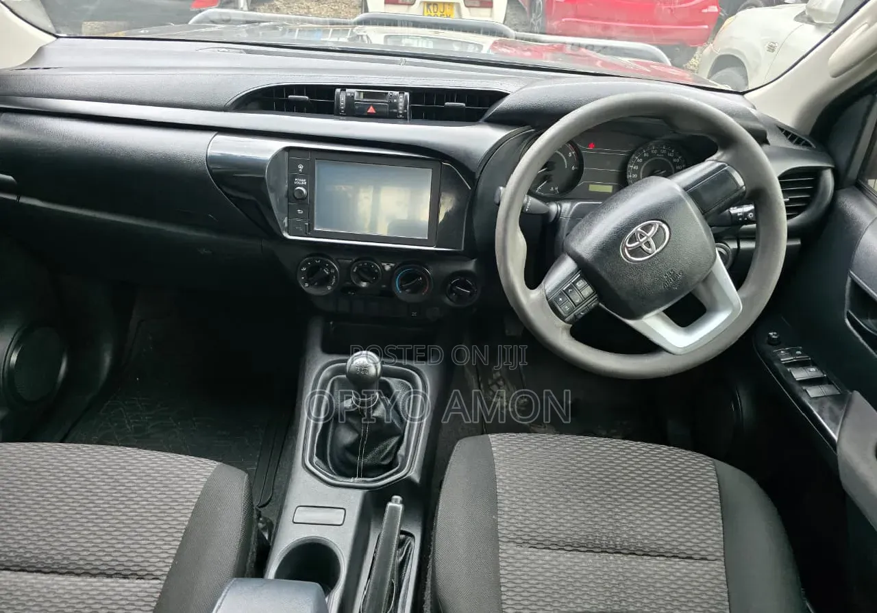 Toyota Hilux 2021 Gray