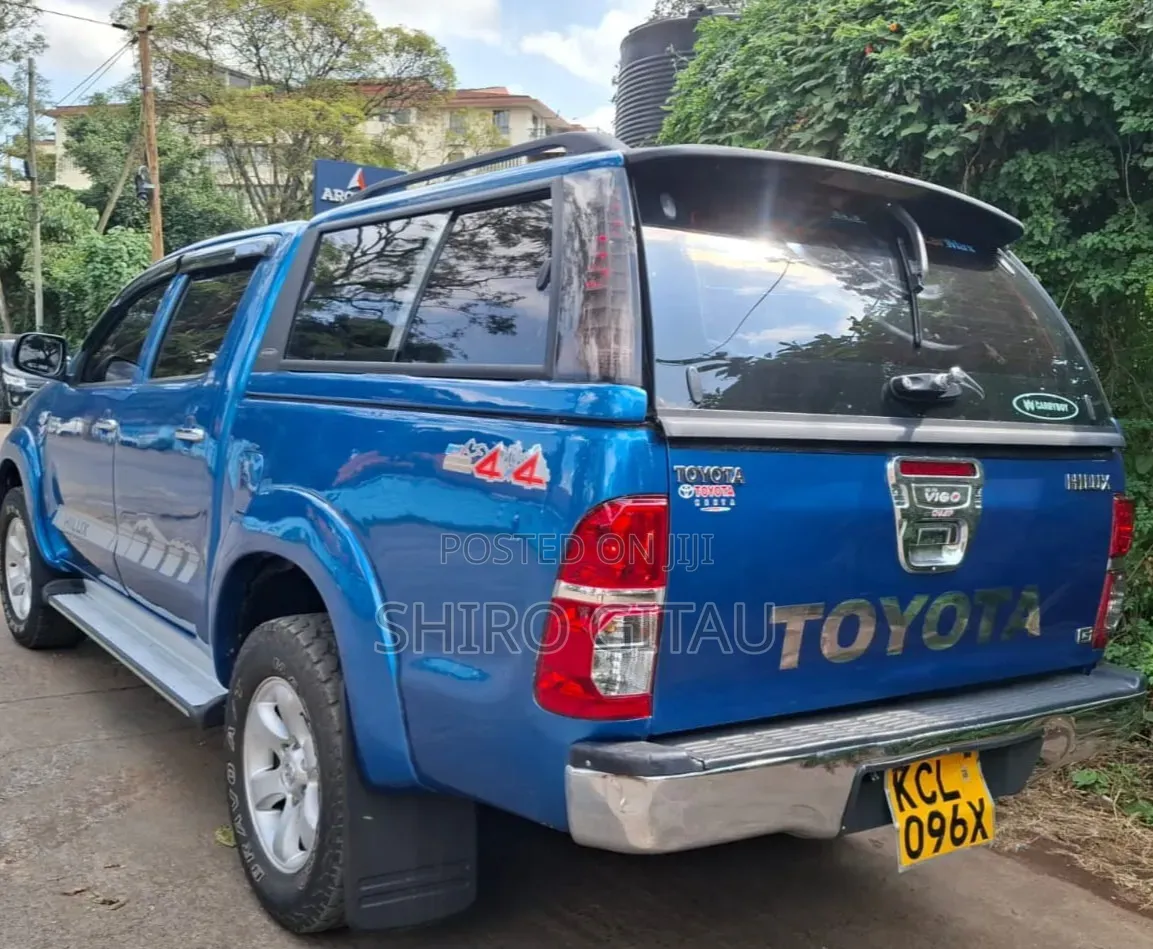 Toyota Hilux 2015 Blue