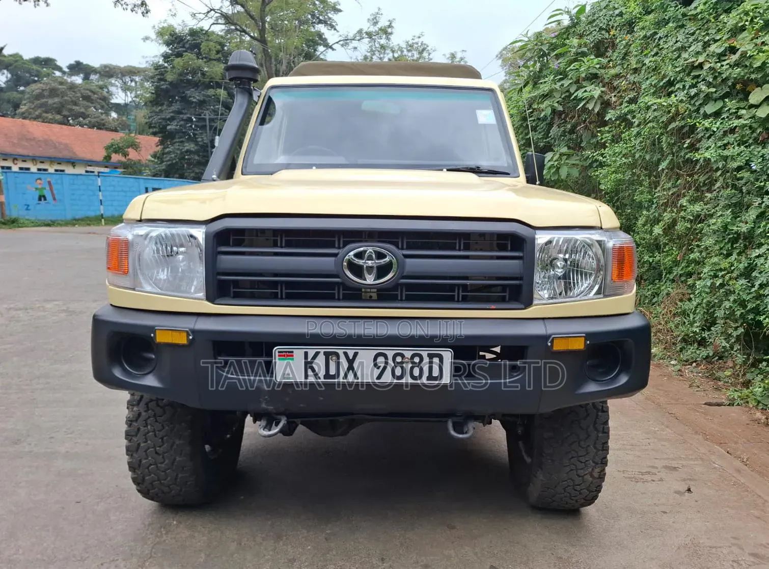 Toyota Land Cruiser 2006 Yellow