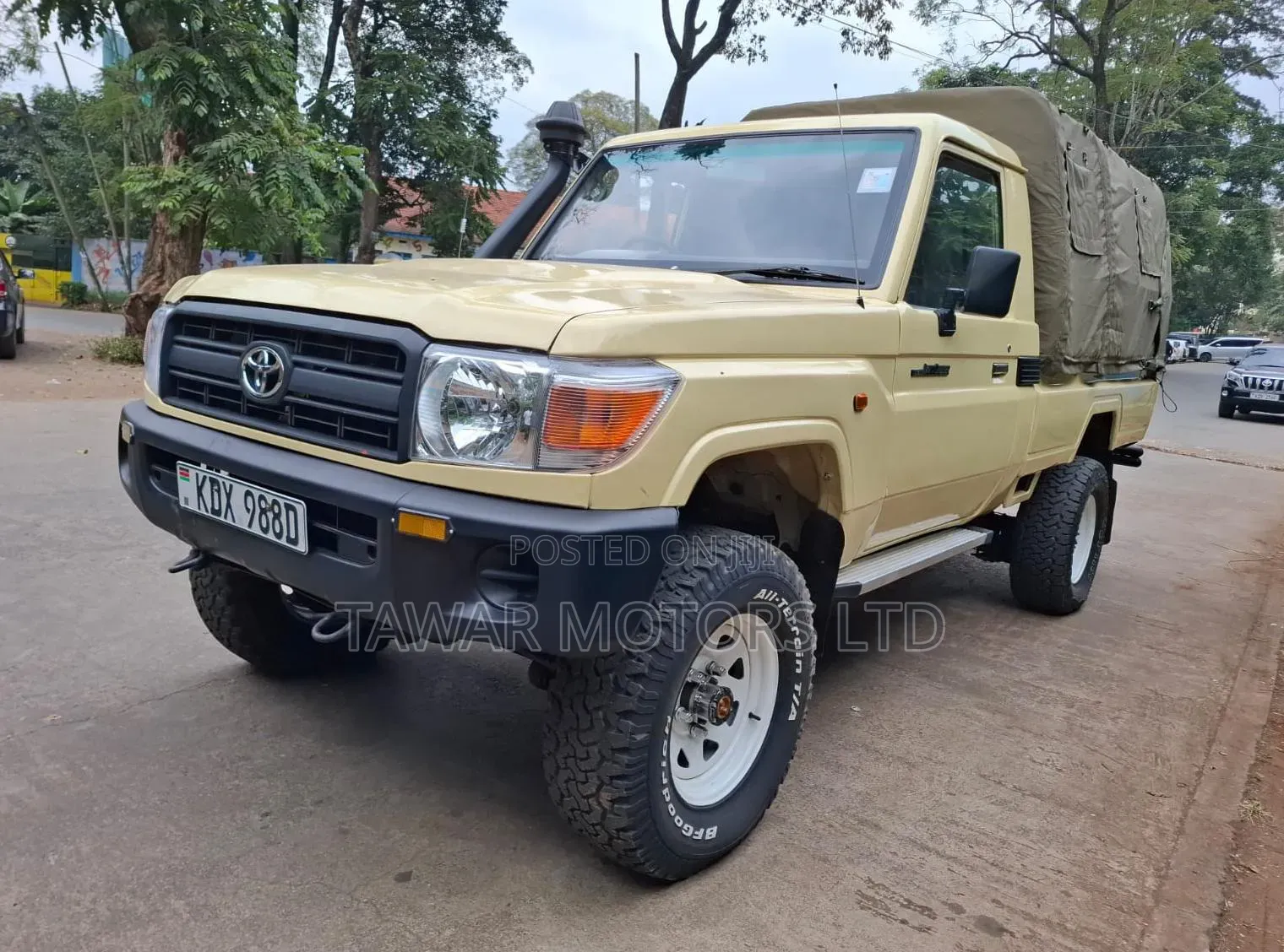 Toyota Land Cruiser 2006 Yellow