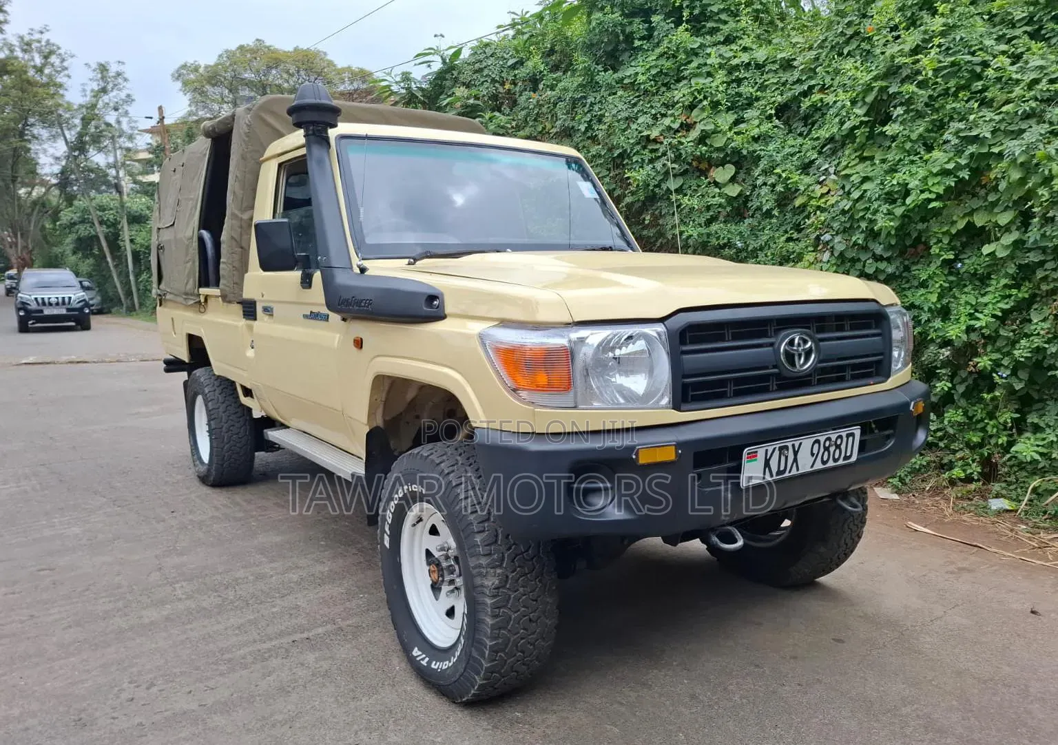 Toyota Land Cruiser 2006 Yellow