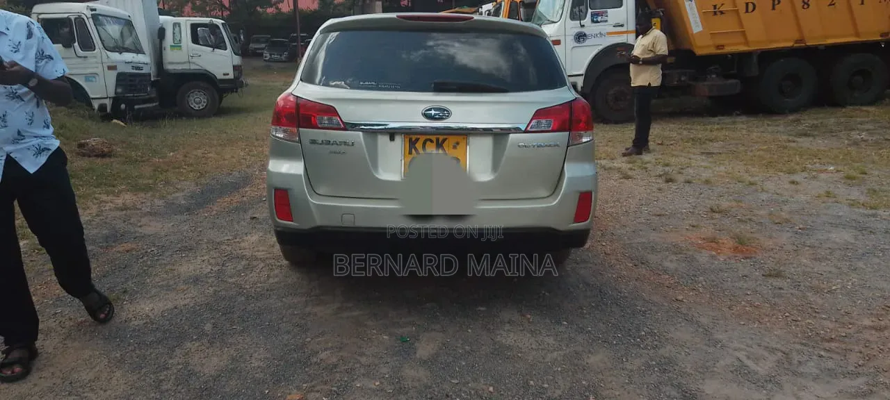 Subaru Outback 2012 Gold