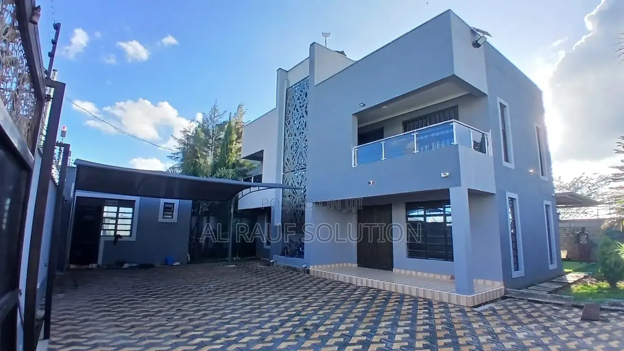 4bdrm Mansion in Banita, Kamulu for sale