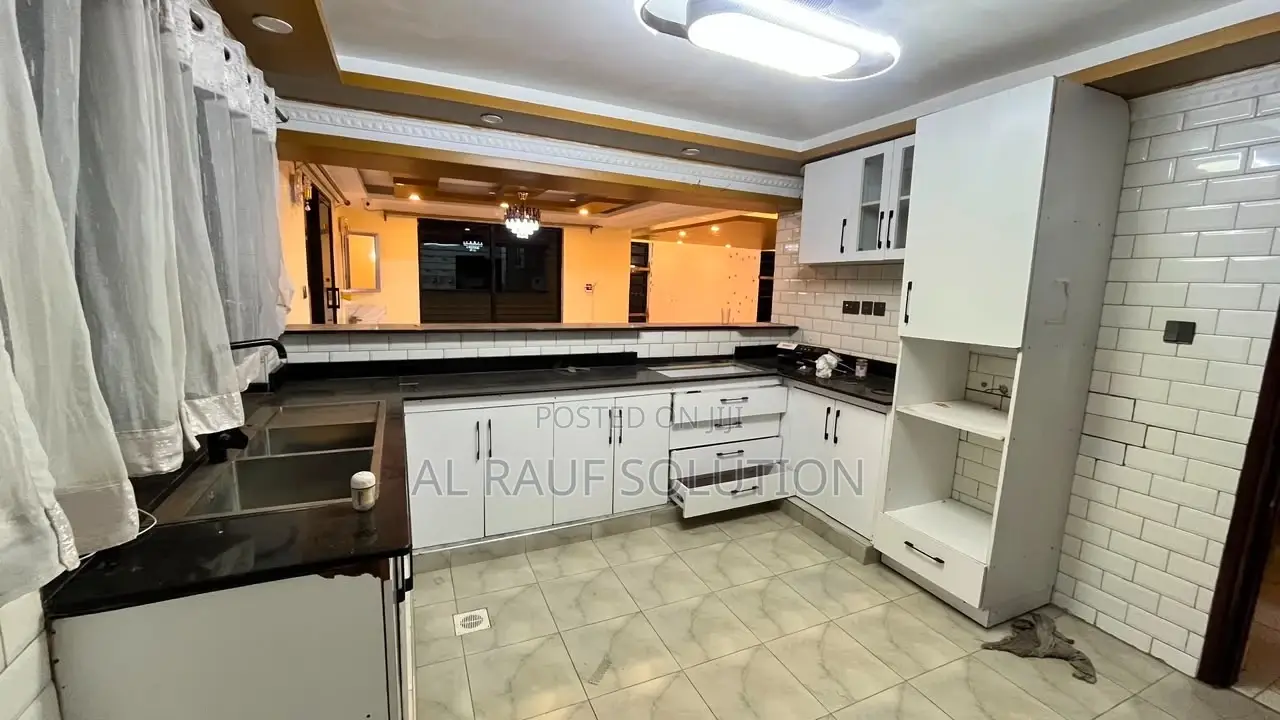 4bdrm Mansion in Banita, Kamulu for sale