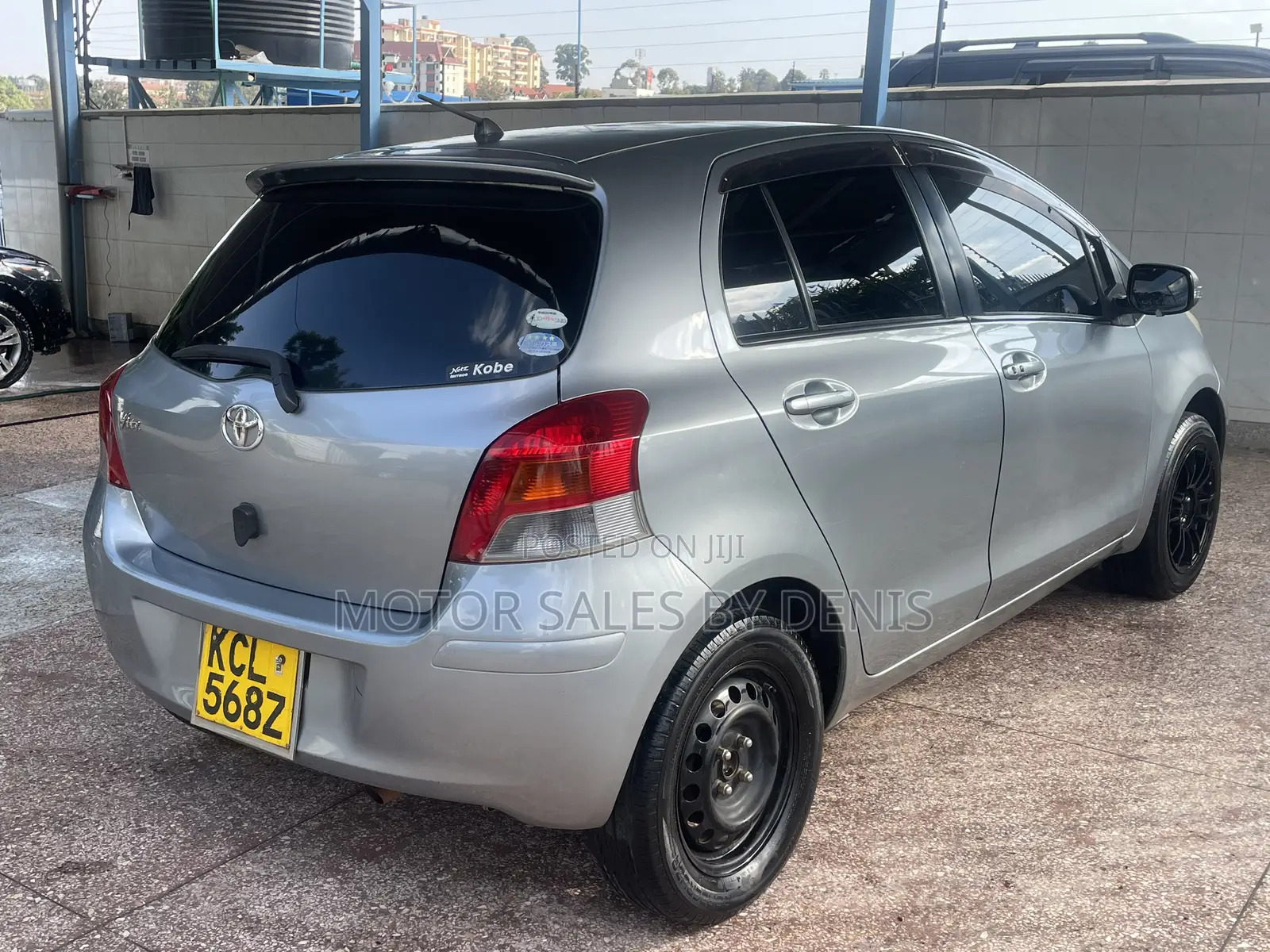 Toyota Vitz 1.5 FWD 5dr 2010 Silver