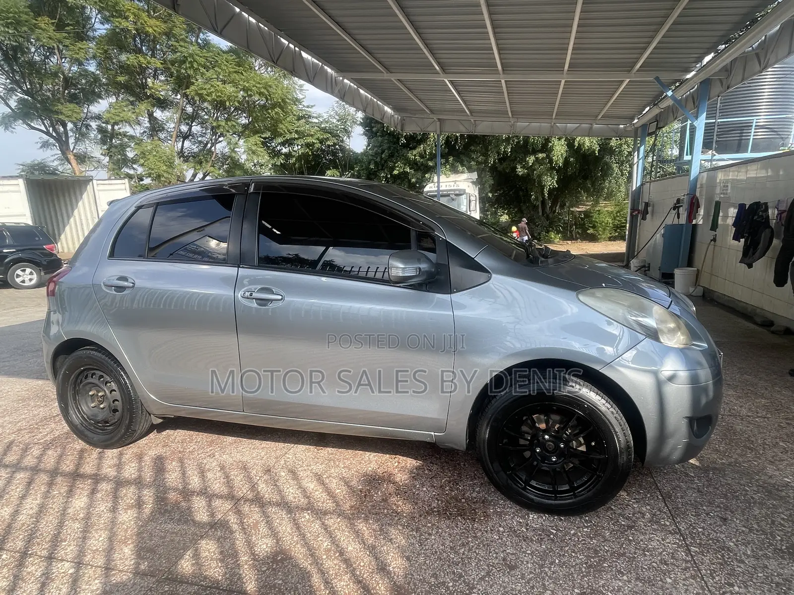 Toyota Vitz 1.5 FWD 5dr 2010 Silver
