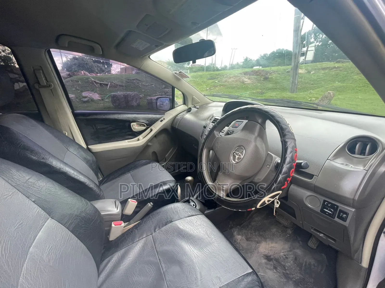 Toyota Vitz 2010 Silver