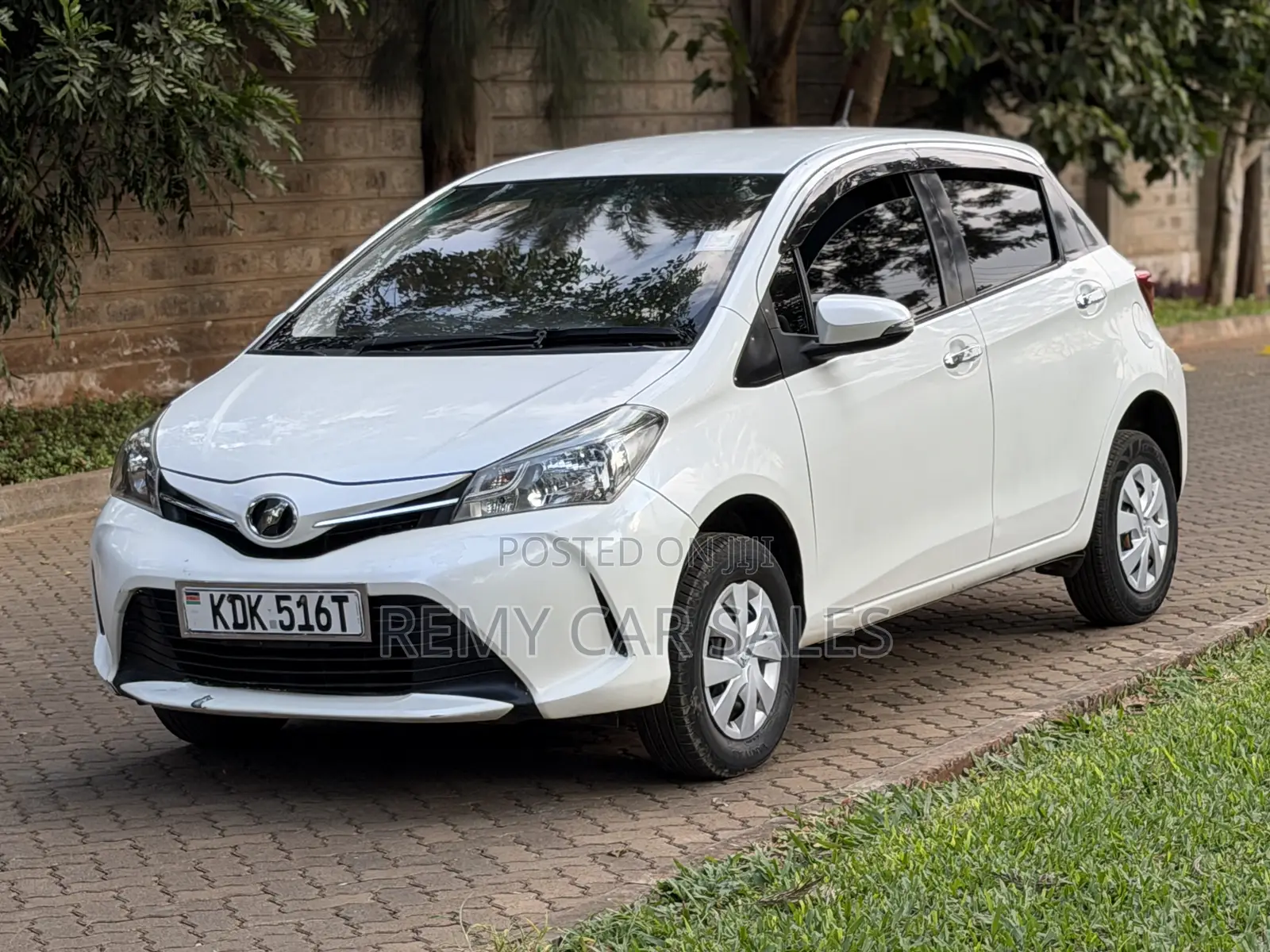 Toyota Vitz 2015 White