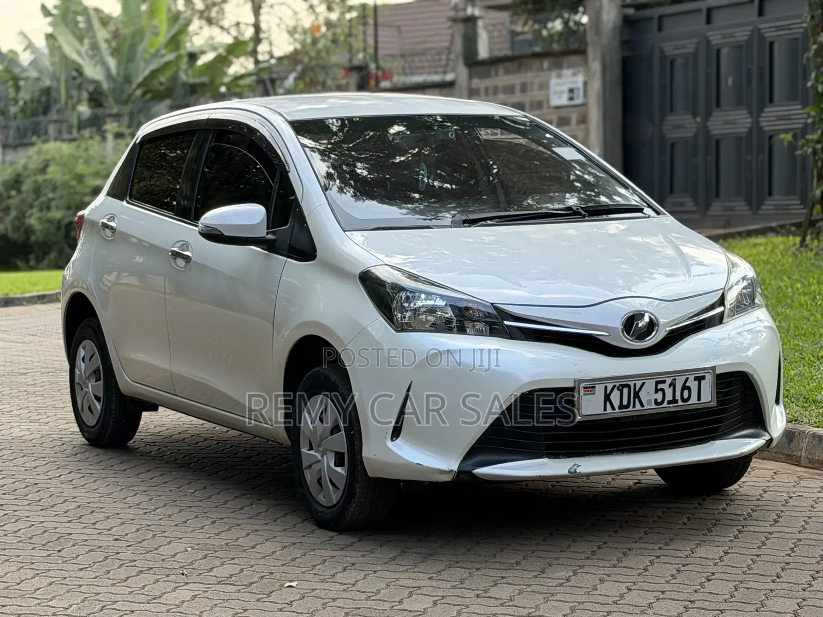 Toyota Vitz 2015 White