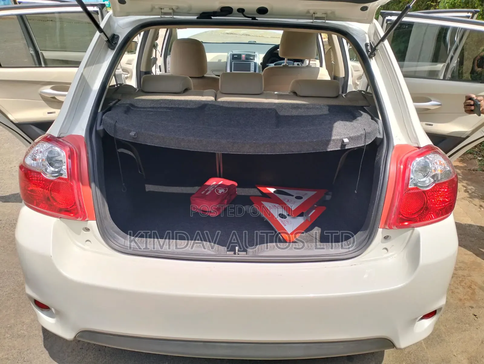 Toyota Auris 2010 Off white