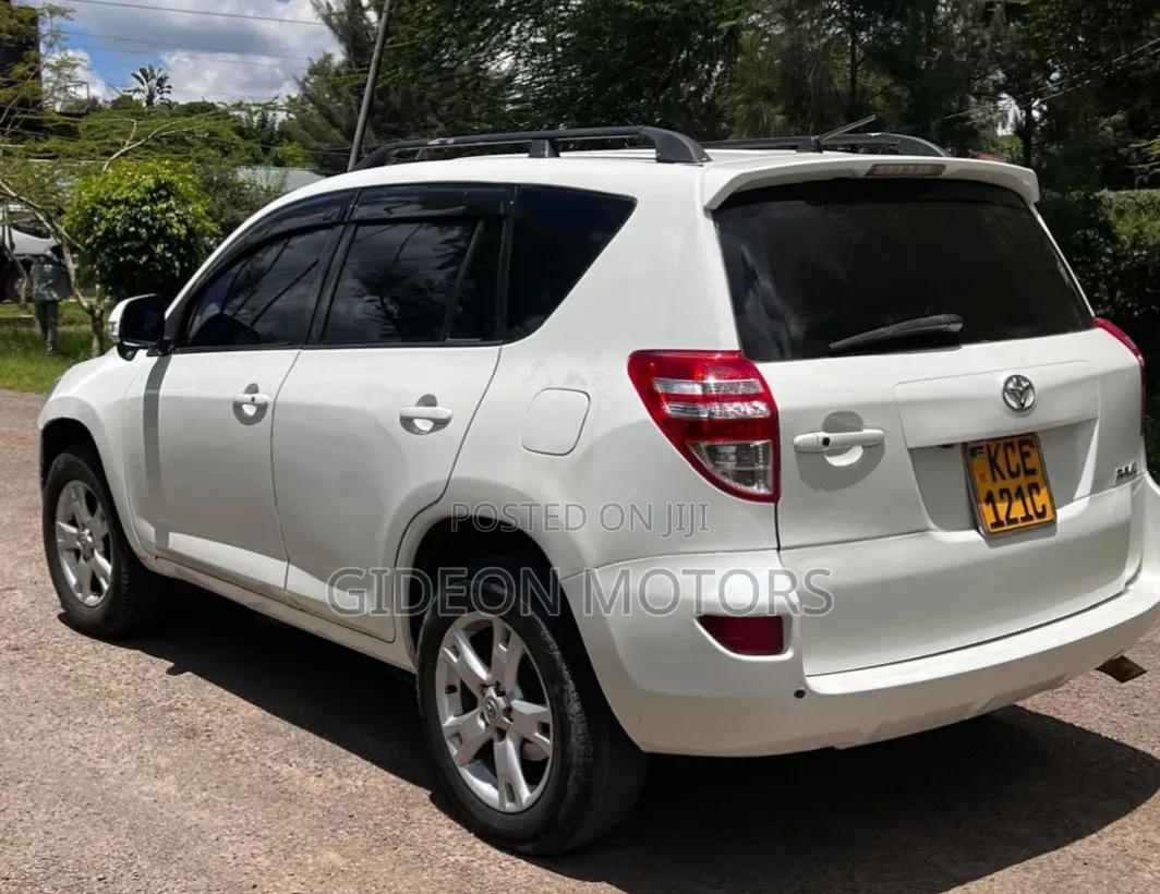 Toyota RAV4 2009 White