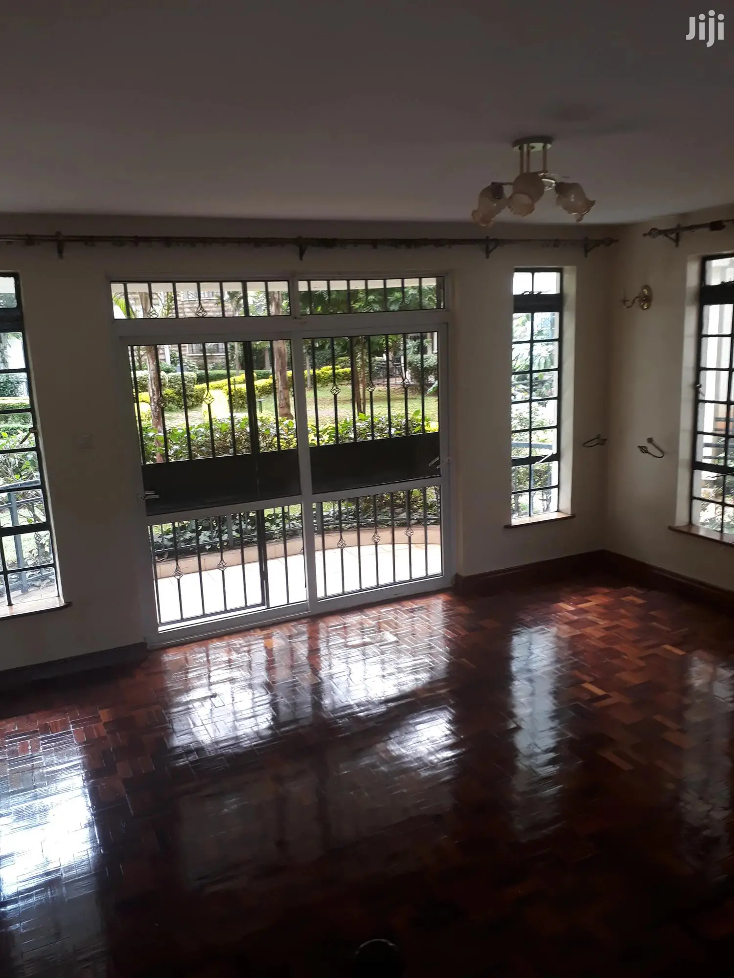 2br Plus SQ Lavington Near Valley Arcade