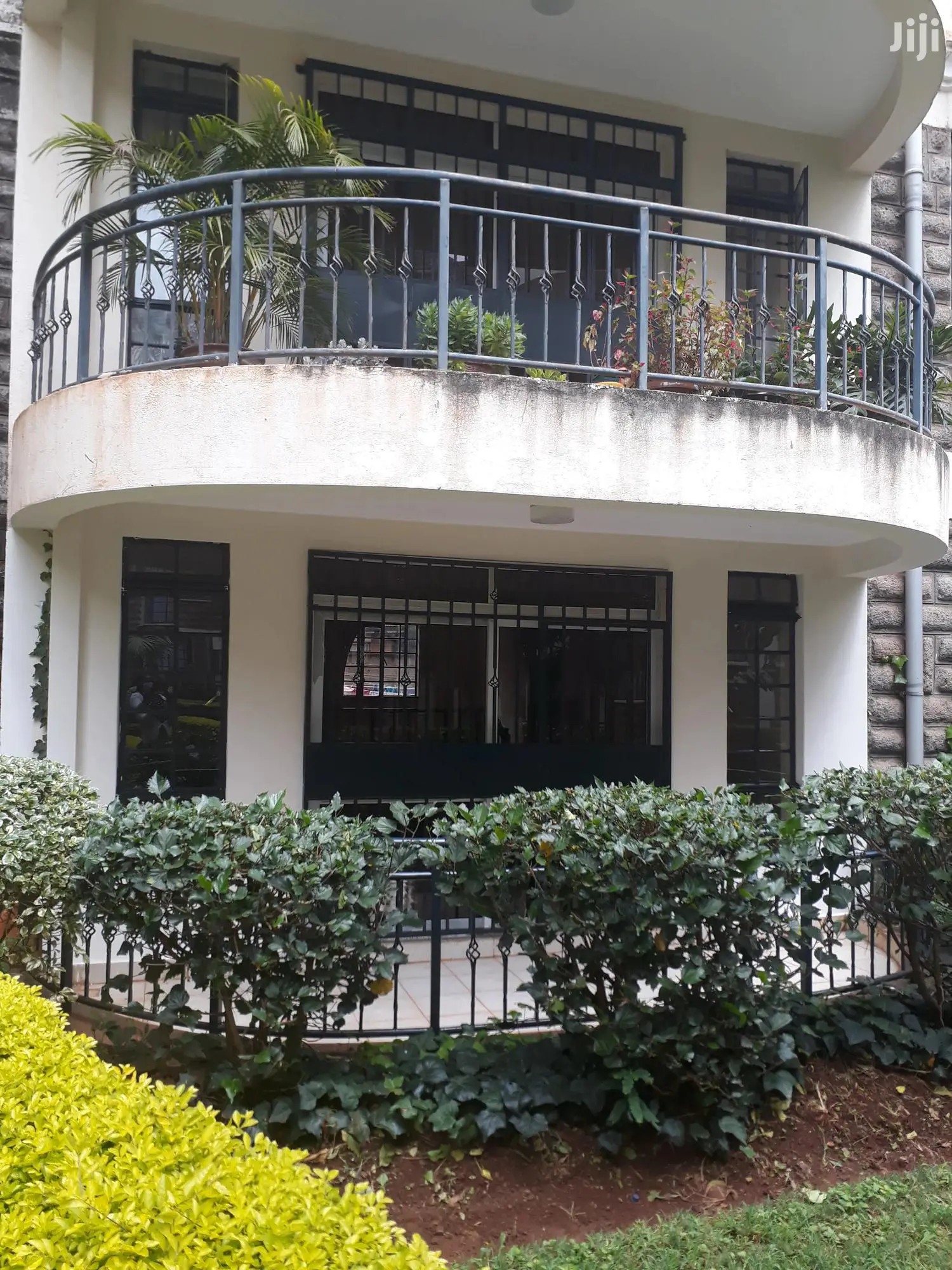 2br Plus SQ Lavington Near Valley Arcade