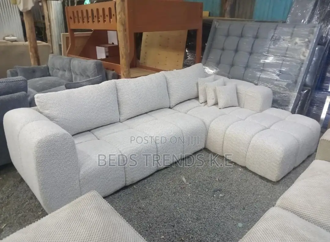 6 Seater L-Shaped Bubble Design Sofa With Pillows