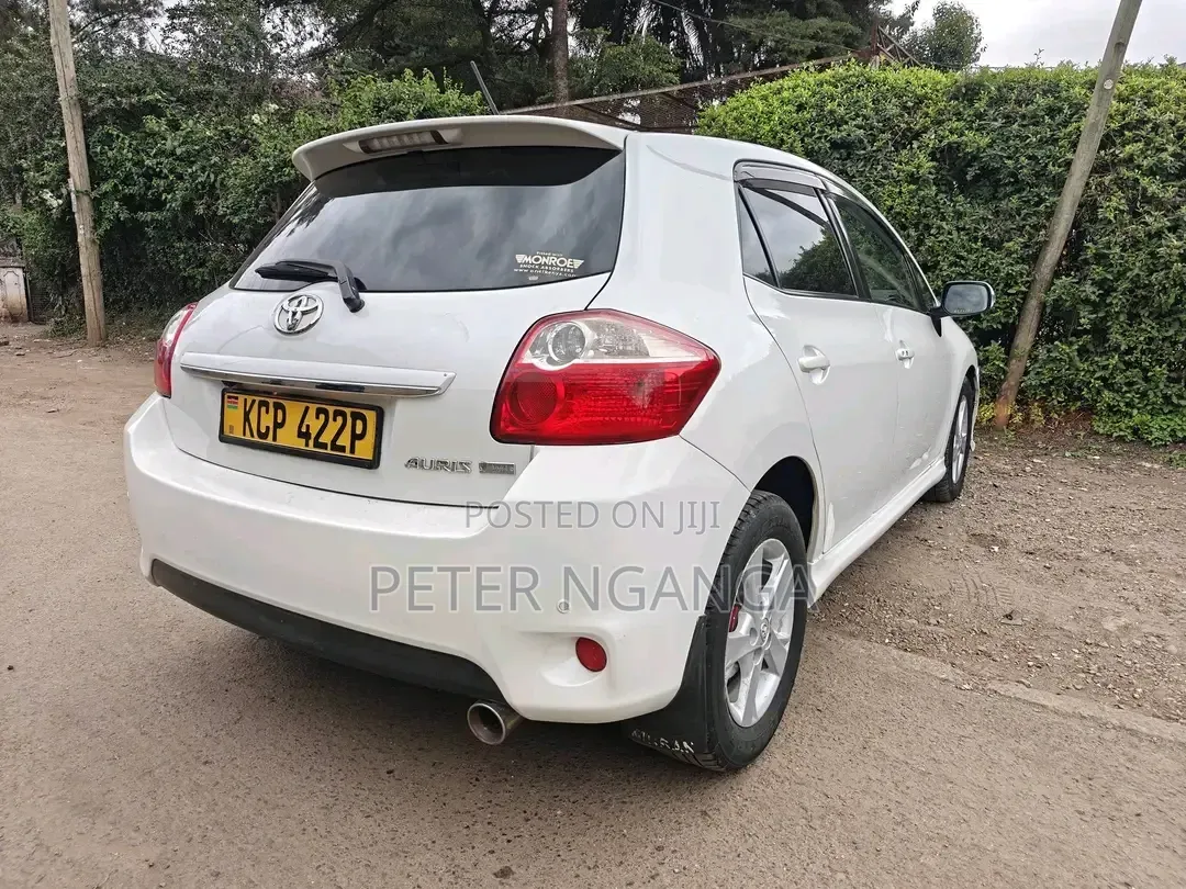 Toyota Auris 2011 White