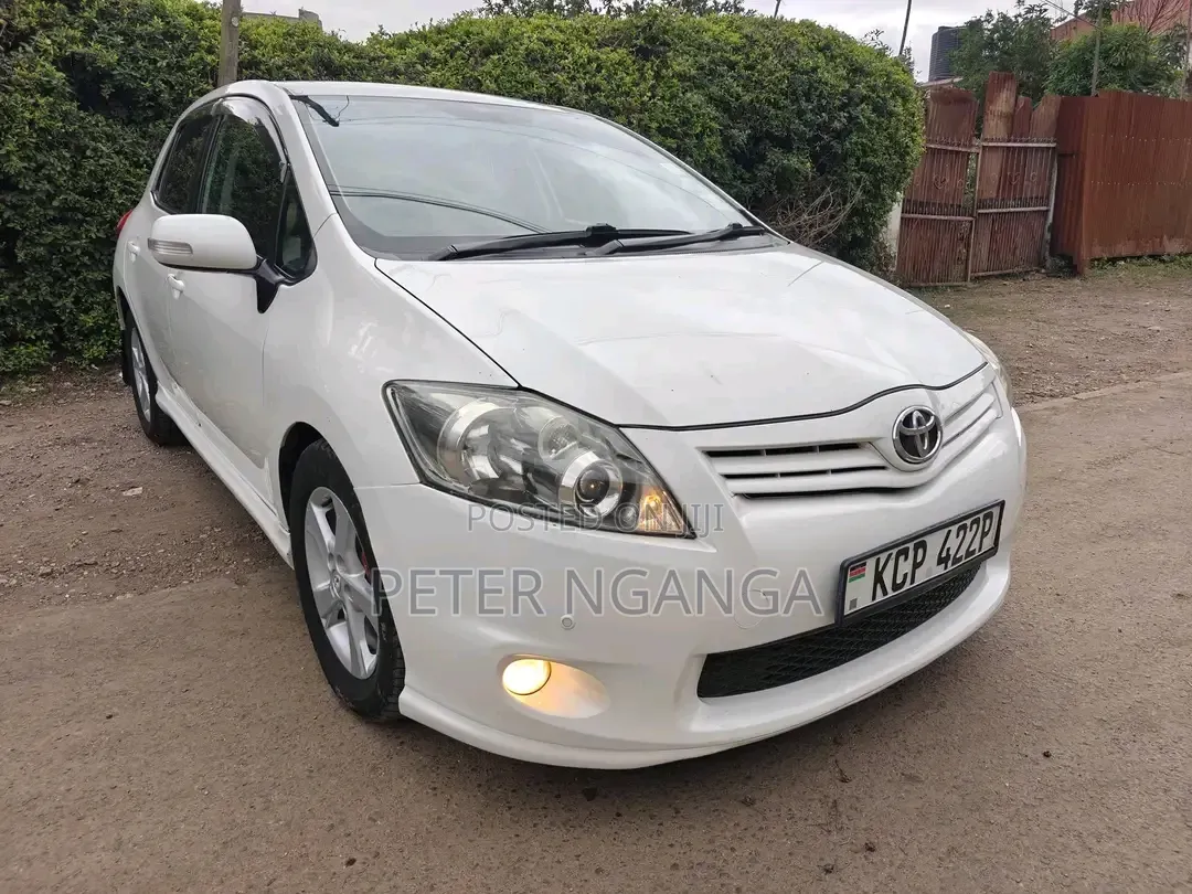 Toyota Auris 2011 White