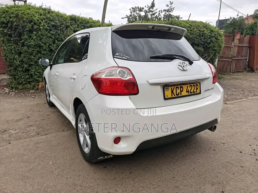 Toyota Auris 2011 White