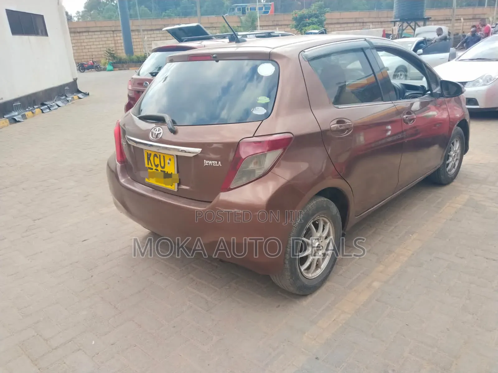 Toyota Vitz 1.0 FWD 5dr 2012 Brown